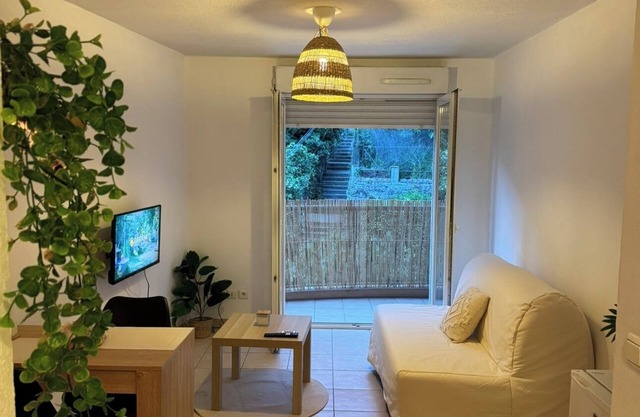 Studio Confortable, vue dégagée