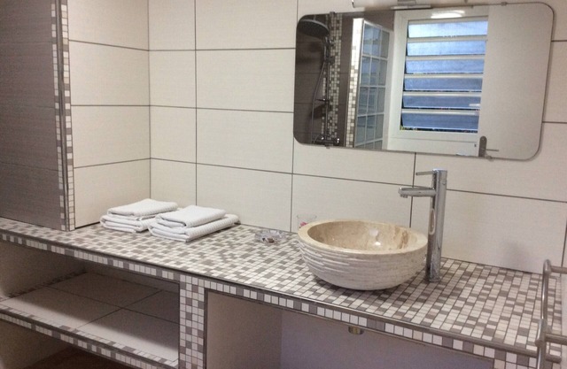 Confortable T1 dans gîte avec 2 autres logements - un studio et un T1