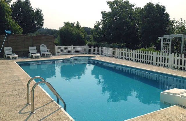 Villa confortable avec grande piscine, grand jardin et court trajet vers les plages *