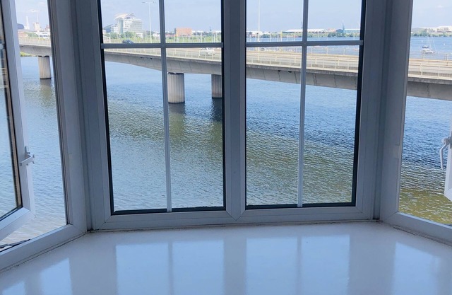 Comfy 1 Bed Cardiff Flat Bay avec de l'eau vues- WiFi, Millenium Stadium, Dr Who