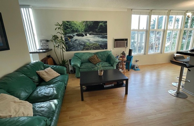 Comfy 1-Bedroom in Pico w/ Great Views - No taxes with 31 day booking!
