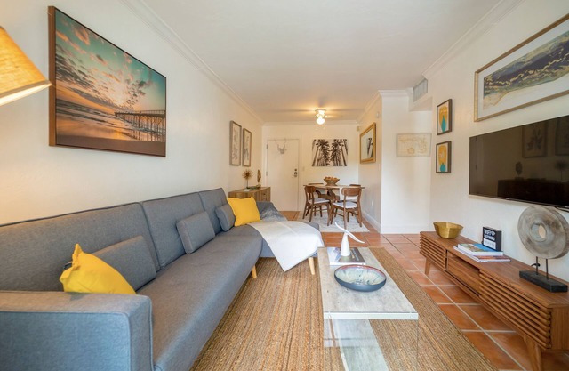 Comfy 1b getaway w/ BEACH ACCESS & full amenities