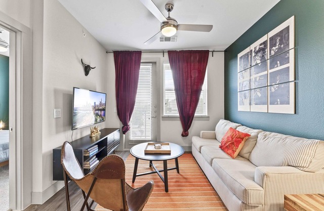Comfy 1BR luxe suite close to Downtown w/ fast WiFi