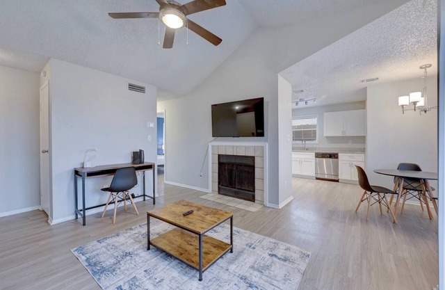 Comfy 2BD Apt | Austin Texas