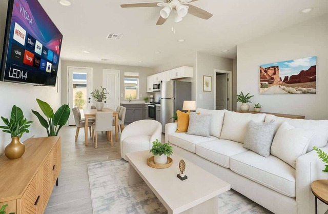Comfy 2BR | 70” Smart TV | Sleeps 7 | Free Parking