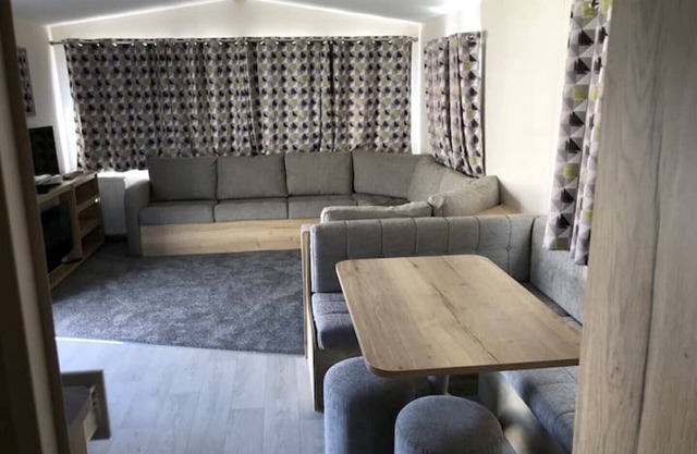Comfy 3-bed Caravan @ Newquay Holiday Park