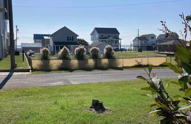 Comfy 3-Bedroom Near The Beach With A Pool & Grill