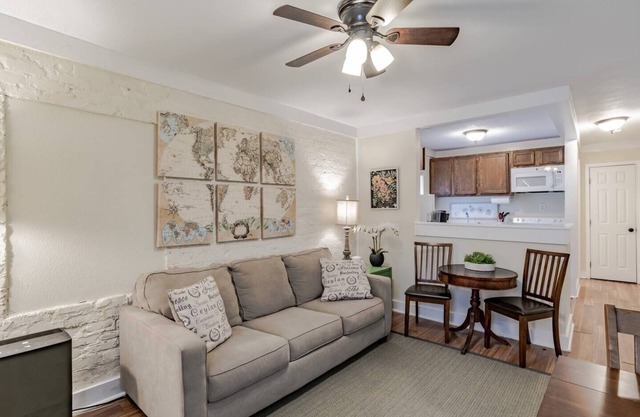 Cozy & Clean 1B/1B in Midtown – 16A
