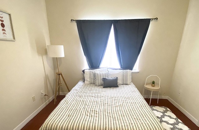 Cozy and Modern Private Room / free parking / close to airport & shopping center