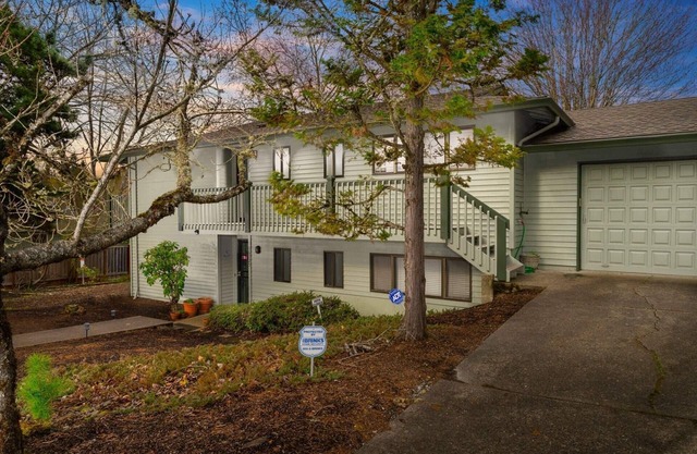 Comfy and Quiet Retreat, Next to Parks and Trails, Single Level Design, BBQ, 11 Miles to Portland