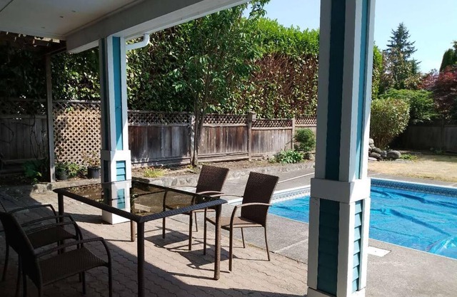 comfy and sweet 2 bedrooms suite, close to ocean.