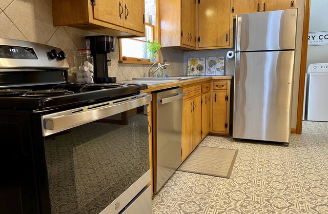 Comfy! Carmel Cottage Centrally Located