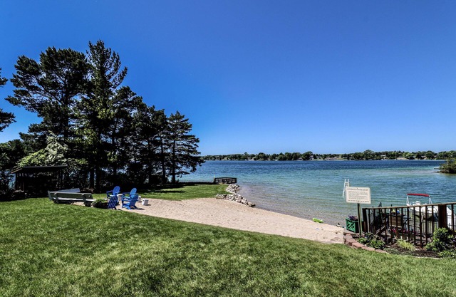 Cottage confortable avec front de mer partagé sur Silver Lake