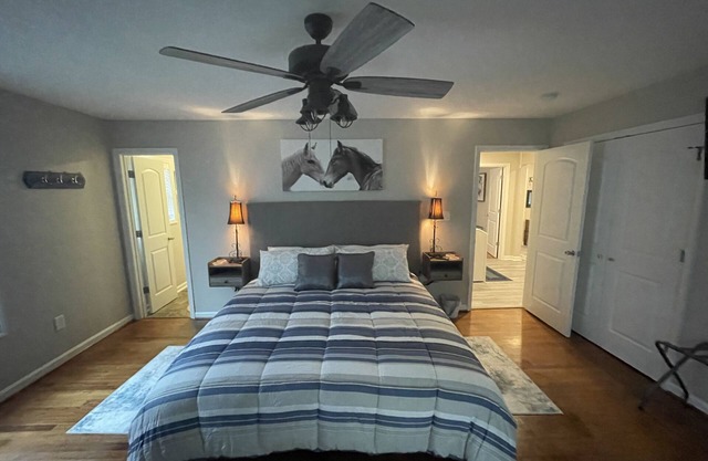 Comfy Country Home w/ 3 KING Beds!