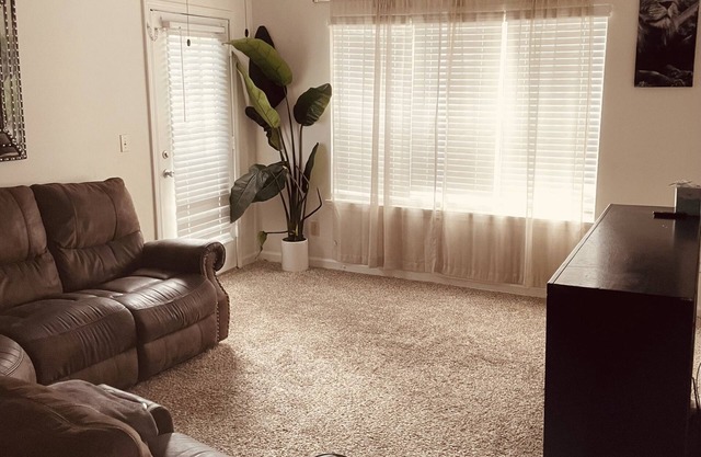 Comfy & Cozy 3 Bedroom Apartment Minutes away From Charlotte