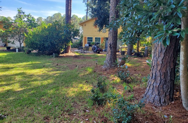 Comfy, cozy, quiet cottage - 5 mins to Navarre beach!