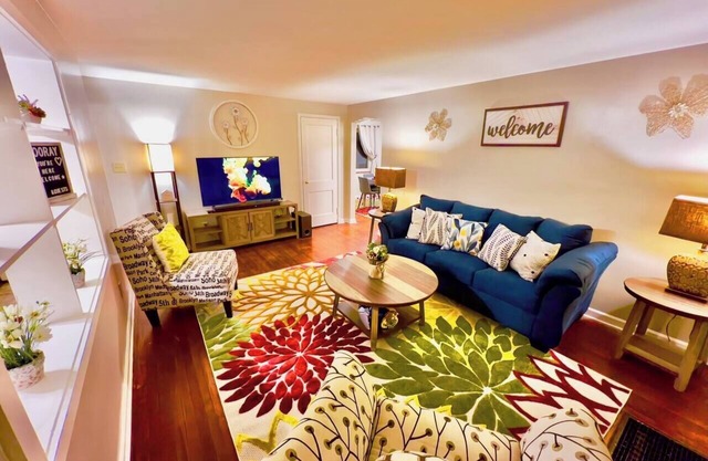 Cozy Safe Spacious 1st Flr Apt 10 Min to Dwntwn