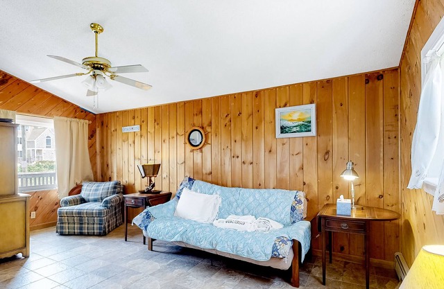 Comfy, Dog-Friendly Cottage w/Free WiFi, Central AC, WD, Deck - Steps From Beach