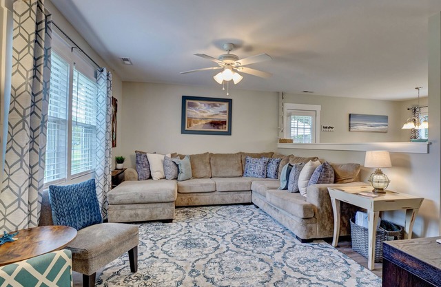 Comfy, family-friendly, dog-friendly, 3 bedroom home with a pool