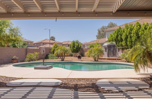 Comfy House, Private Backyard w/ Pool, BBQ, Citrus