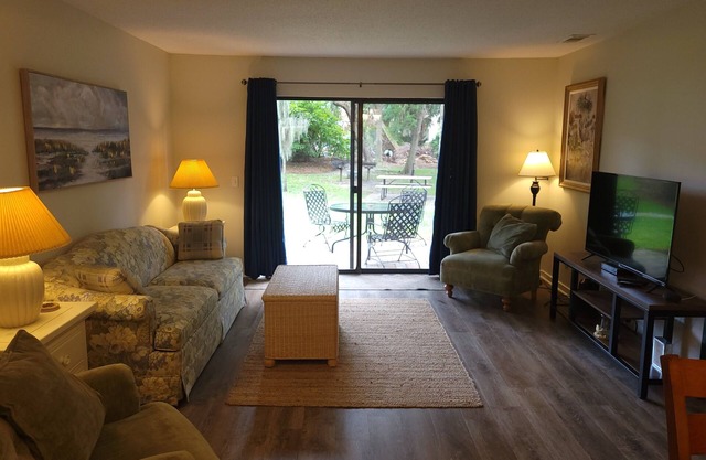 Comfy Island House Villa - Just a Walk to the Beach & Coligny