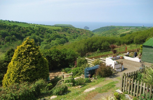Maison confortable à North Cornwall avec une vue imprenable sur la vallée rurale et sur la mer