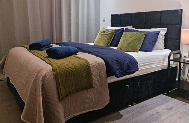 Comfy One Bedroom Entire Apartment With 270 Degree View and Private Balcony