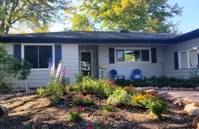 Comfy place to relax and connect, one mile from downtown
