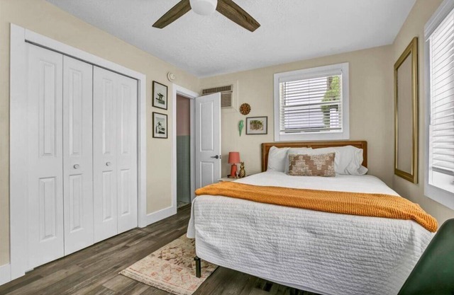 Comfy Queen Studio | Heart of Safety Harbor