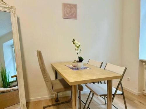 Comfy & Quiet Apartment with Free Wi-Fi