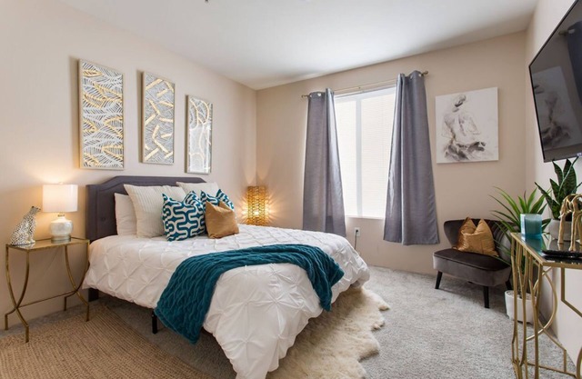 Comfy SANCTUARY- LAX Airport/SOFI Stadium /3 HOT TUBS/2 POOLS