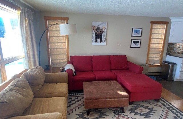 Comfy ski-in and out Sugarloaf 2-bedroom condo with access to pool and hot tubs
