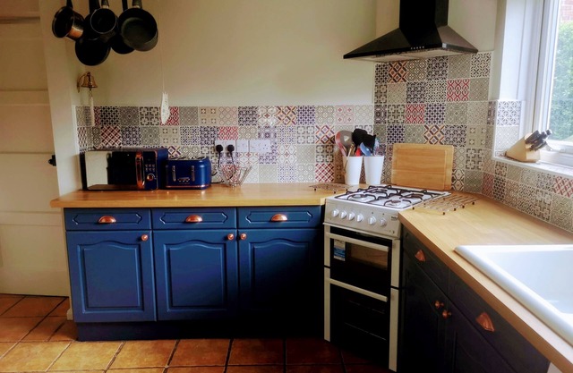 Comfy, spacious house, great base for couples and families, dogs welcome.