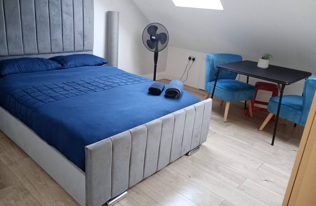 comfystay-london : Double Room with Extra Bed