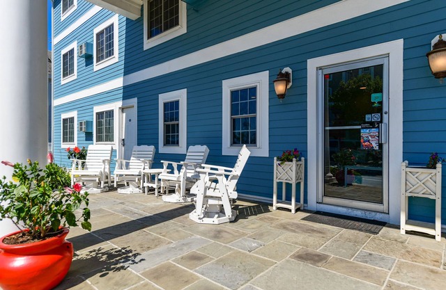 Commander Beach House Hotel