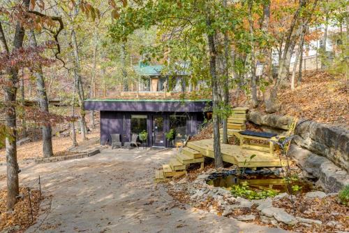 Community Perks Cozy Hideaway Near Beaver Lake