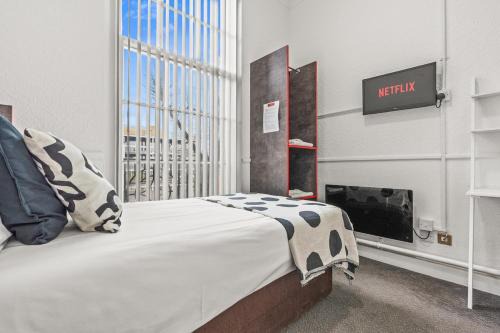 Compact Studio for , Kitchen, WiFi, Parking in Dudley