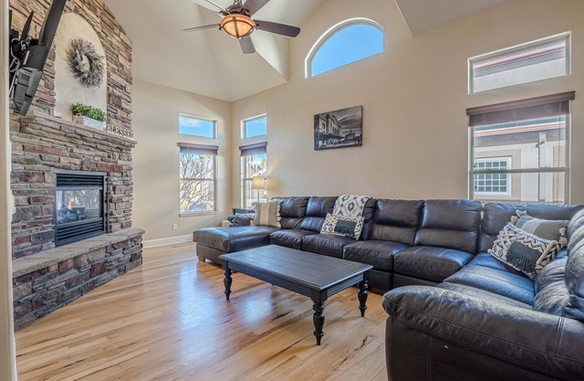 Compass House: Game Room, 2 Fireplaces, & Pet-Friendly