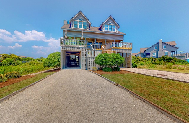 Compass Rose | Townhouse in Topsail Beach with balcony, central AC, & W/D