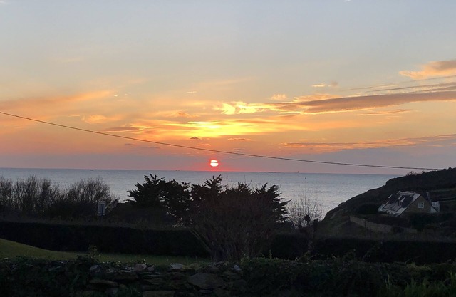 Complètement à l'ouest face à la mer