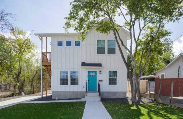 Complete duplex 12 guest 2 units