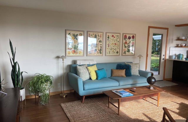 Maison moderne du milieu du siècle entièrement rénovée sur West Bay Shore Dr.