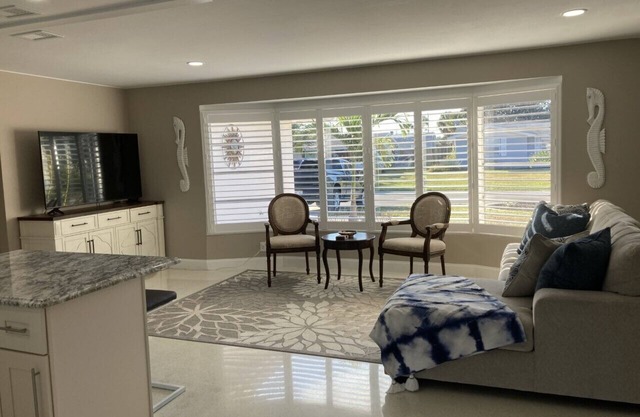 Completely remodeled 3bdrm/2.5bath heated pool