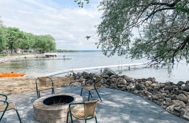 Retraite de chalet moderne entièrement rénovée sur le lac Big Stone