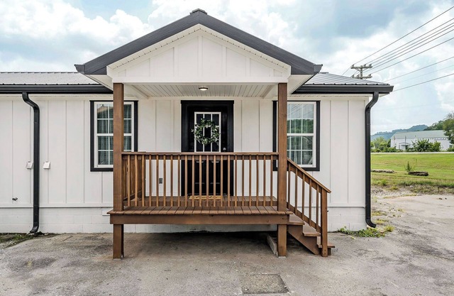 Completely renovated 2 bedroom apartment in quaint Celina