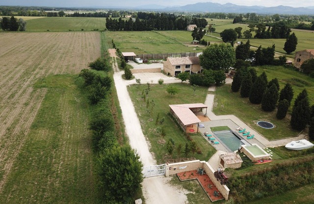 Mas provençal du XVIIeme siècle entièrement rénové