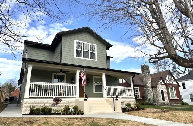 Completely Renovated 3 Bed 2.5 Bath Home in Downtown Irvine -King and Queen Beds