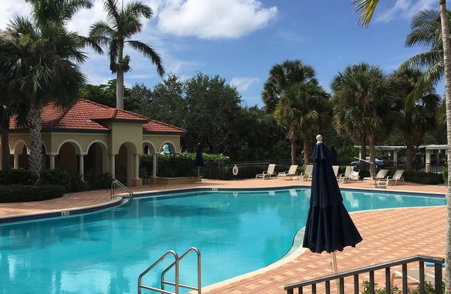 Nouvellement disponible! Emplacement génial! Pelican Sound, entre Naples et Ft. Myers.