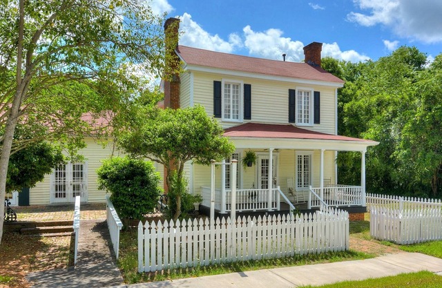 Petite maison jaune à York