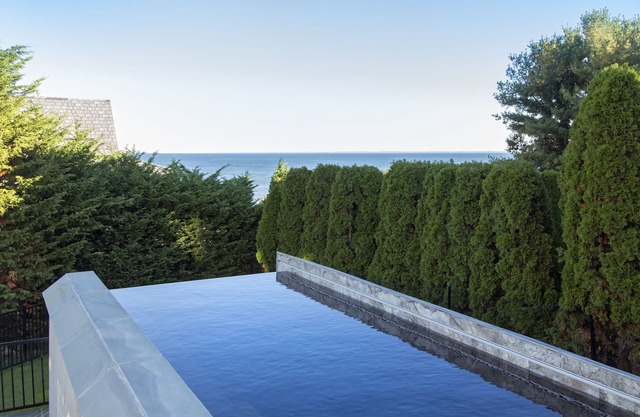 Près de Compo Beach, piscine à débordement, vue sur l'eau spectaculaire dans cette nouvelle maison élégante